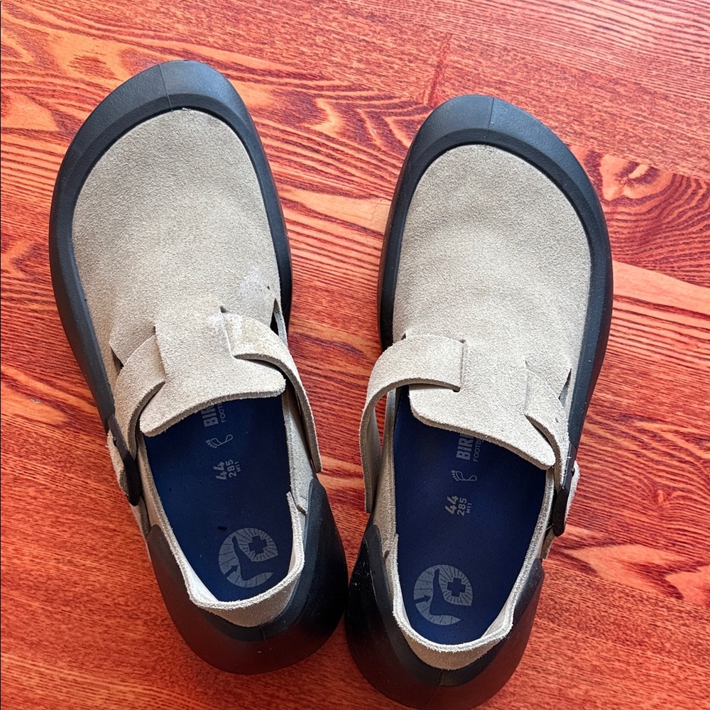 Birkenstock Men's Tan Suede Loafers Size 44 Like New.
Purchased in Paris France